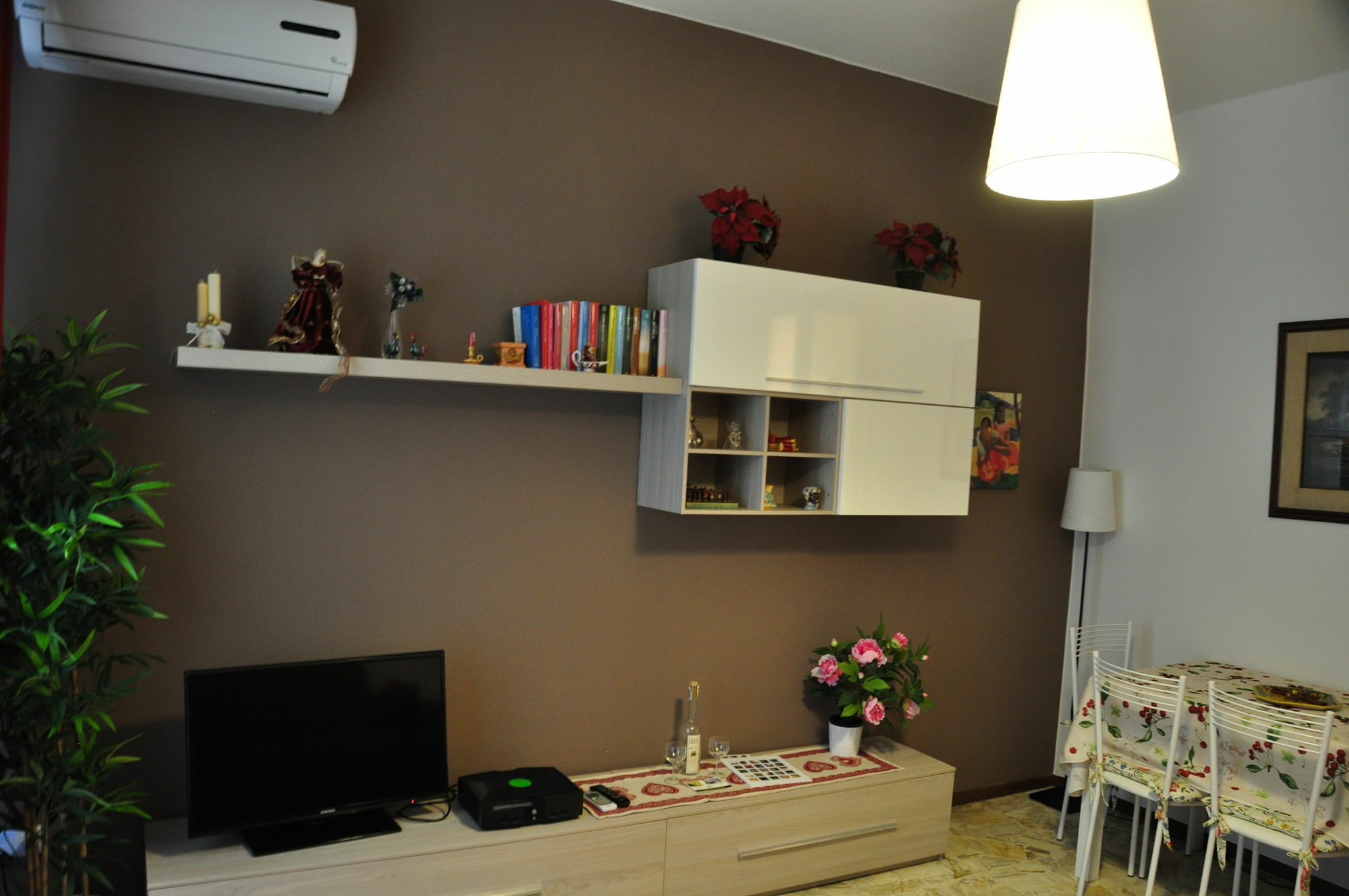 A Casa Di Franci Apartment Parma Bagian luar foto