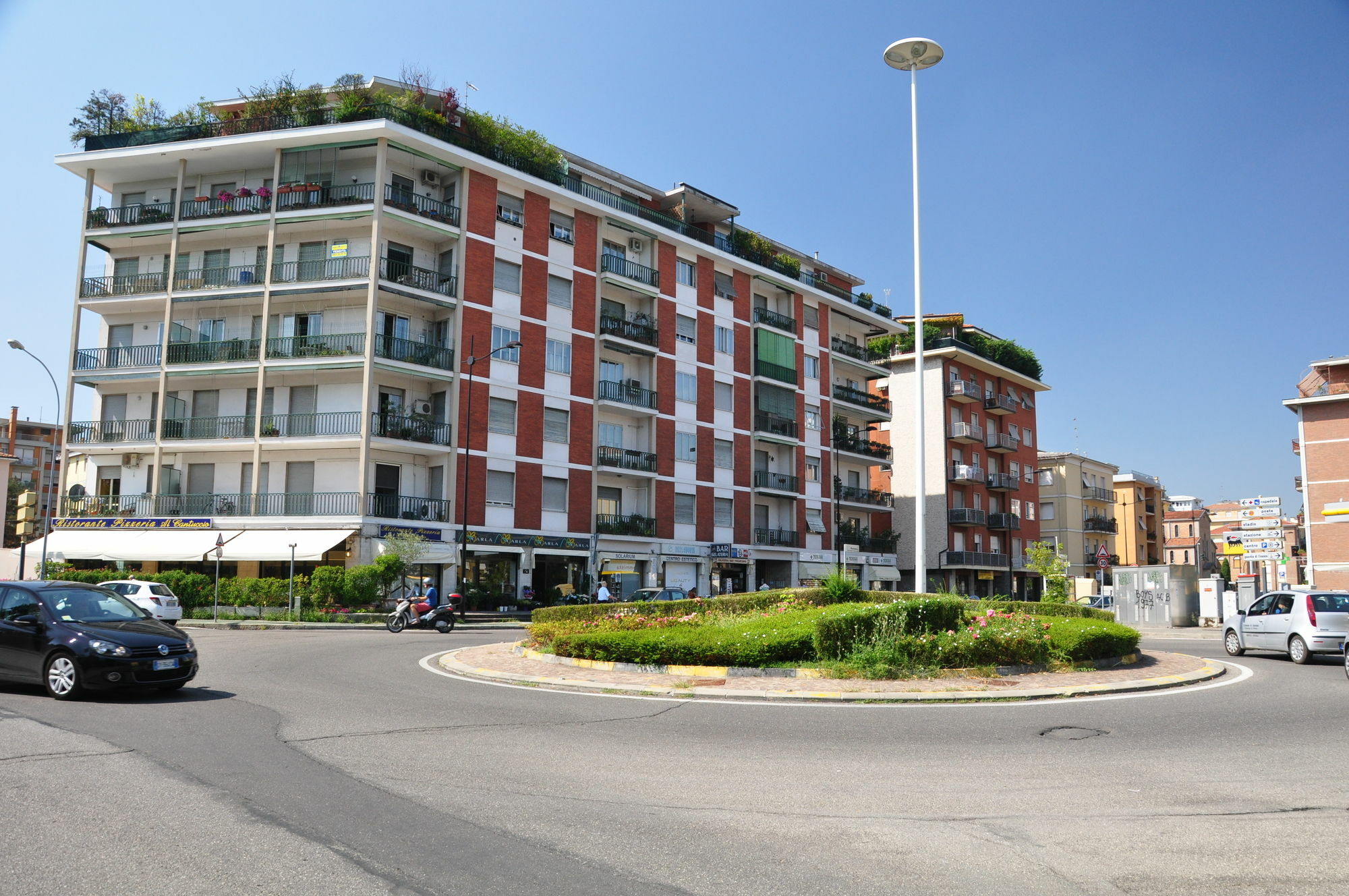 A Casa Di Franci Apartment Parma Bagian luar foto