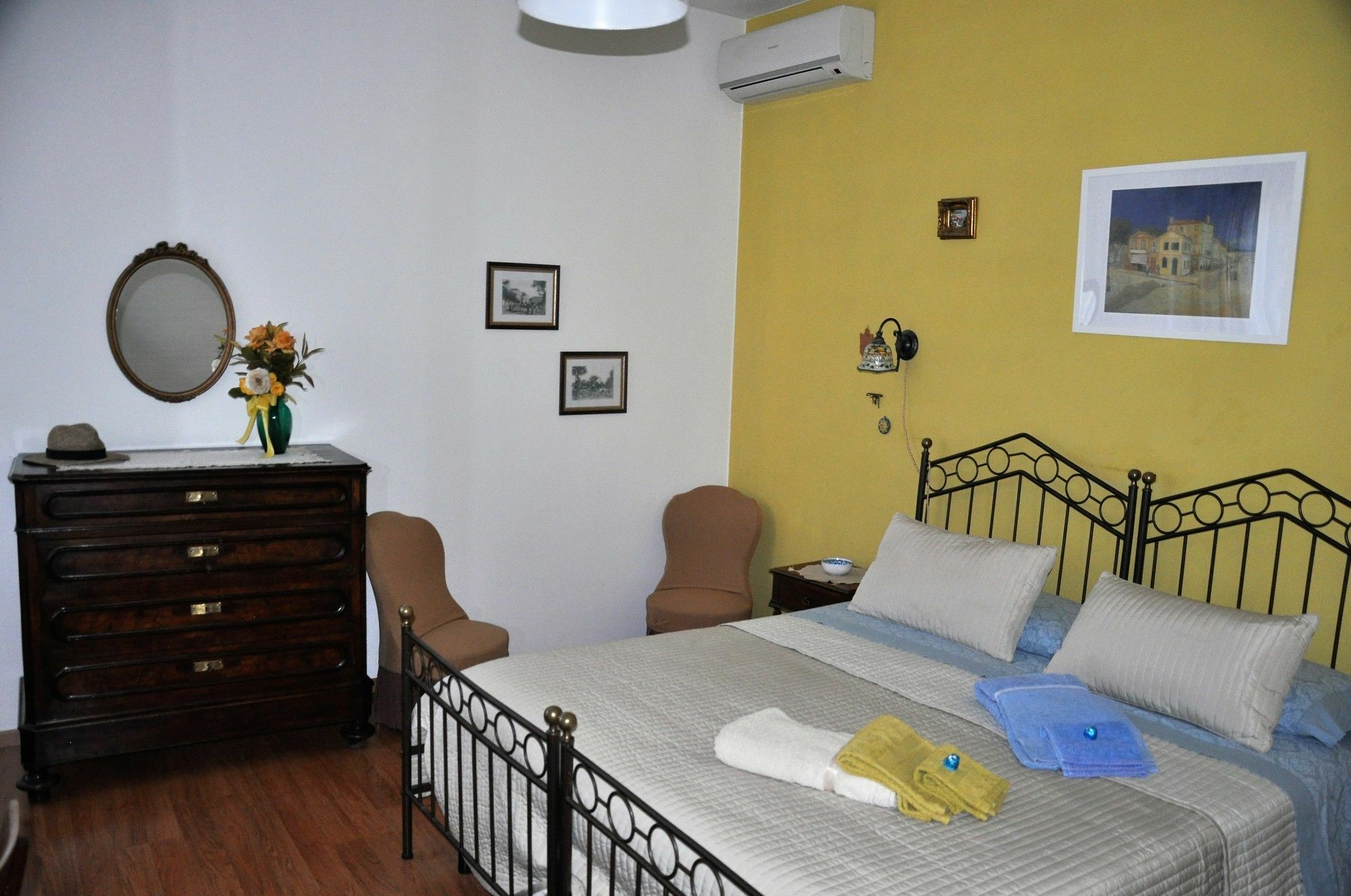 A Casa Di Franci Apartment Parma Bagian luar foto
