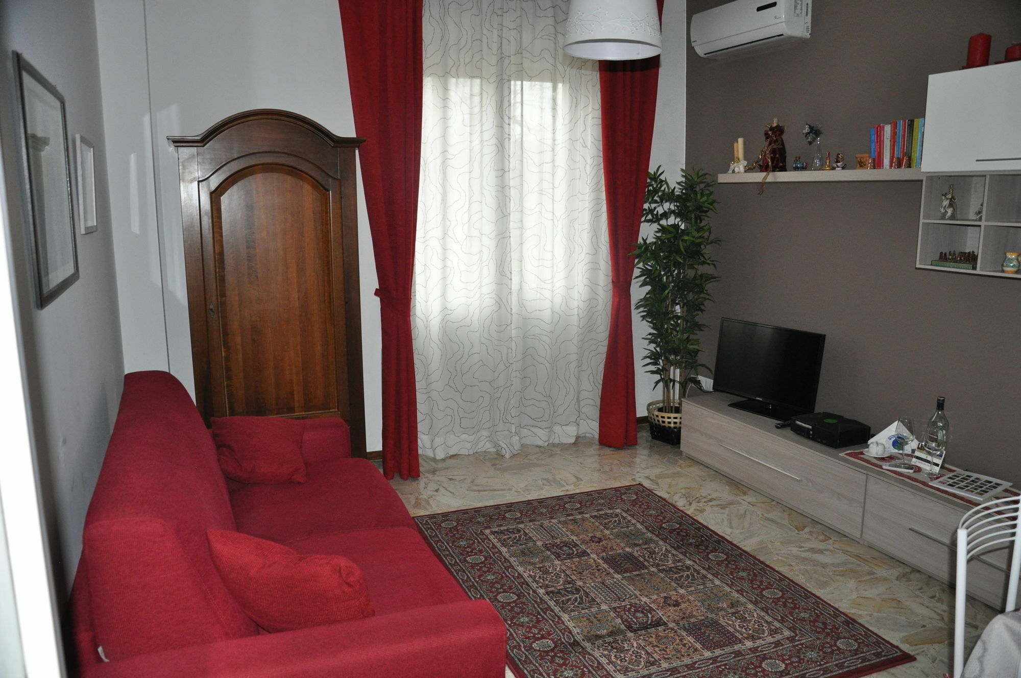 A Casa Di Franci Apartment Parma Bagian luar foto