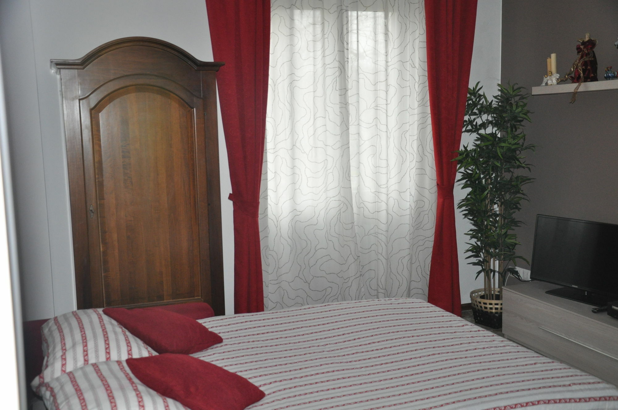 A Casa Di Franci Apartment Parma Bagian luar foto